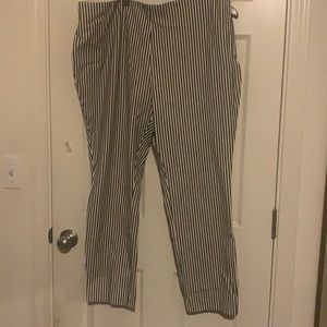 Black and white pants elastic zipper on the side